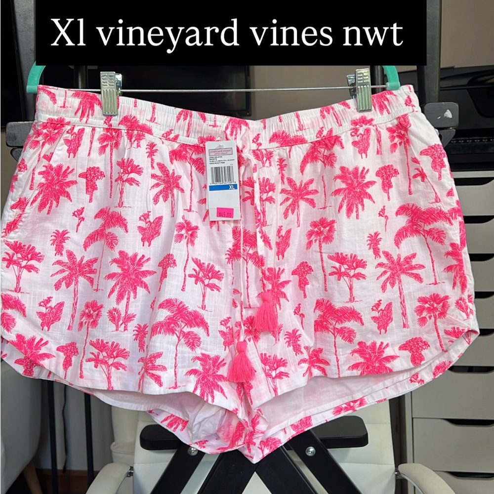 NWT vineyard vines hot pink palm tree shorts